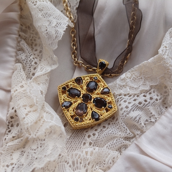 Smoky quartz necklace.